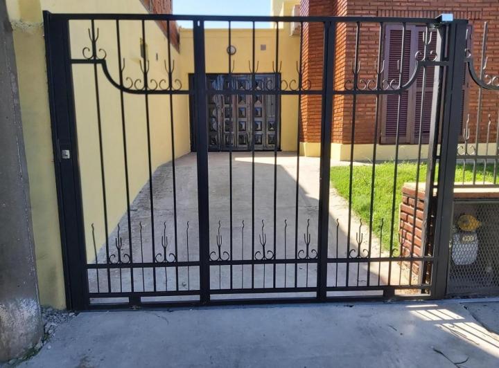 Casa en venta - 2 Dormitorios 1 Baño - San Nicolas de los Arroyos 4