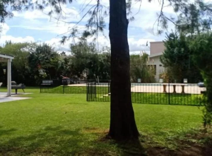 Casa en venta - 4 Dormitorios 3 Baños - Cañuelas 2