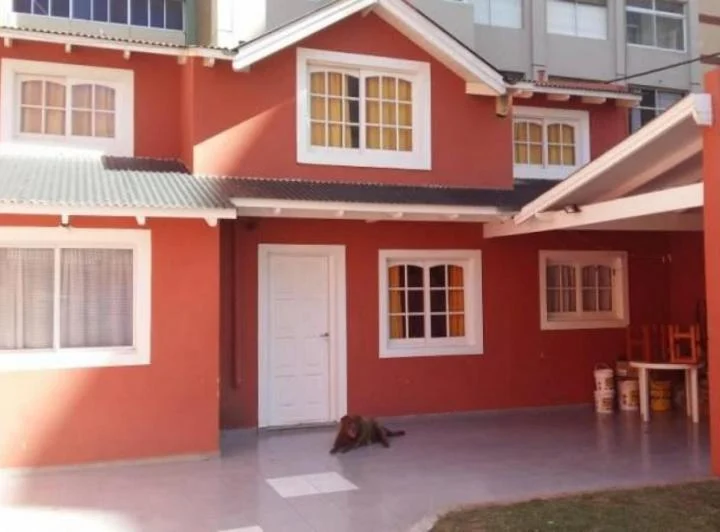 Casas en venta - 5 Dormitorios 2 Baños - Necochea 4