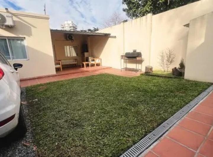 Casa en venta - 2 Dormitorios 1 Baño - Florencio Varela 4