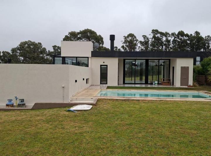 Casa en venta - 4 Dormitorios 4 Baños - Mar del Plata 3