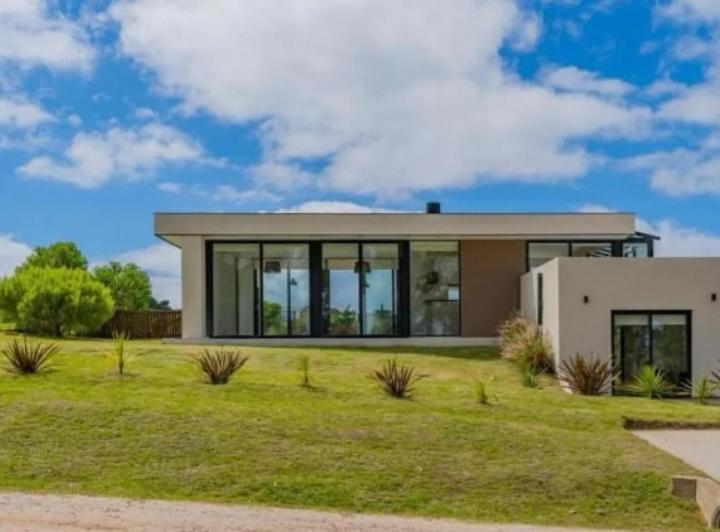 Casa en venta - 4 Dormitorios 4 Baños - Mar del Plata 5