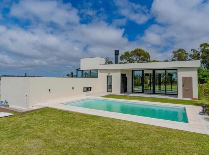 Casa en venta - 4 Dormitorios 4 Baños - Mar del Plata 4