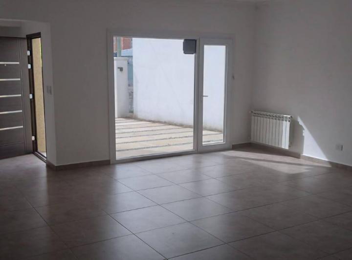 Casa en venta - 4 Dormitorios 3 Baños - Tandil 3