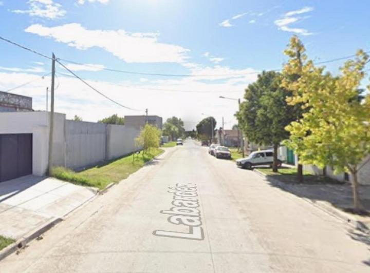 Casa en venta - 4 Dormitorios 3 Baños - Tandil 2