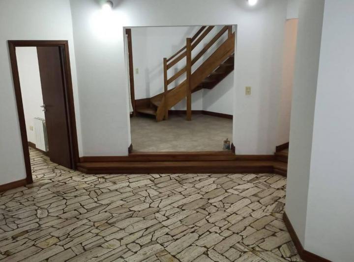 Casa en venta - 4 Dormitorios 2 Baños - Tandil 2