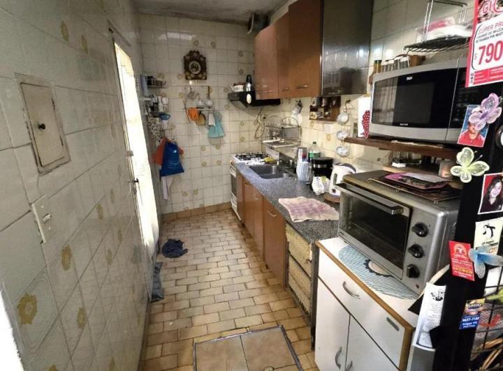 PH en venta - 4 Dormitorios 2 Baños - Flores 5