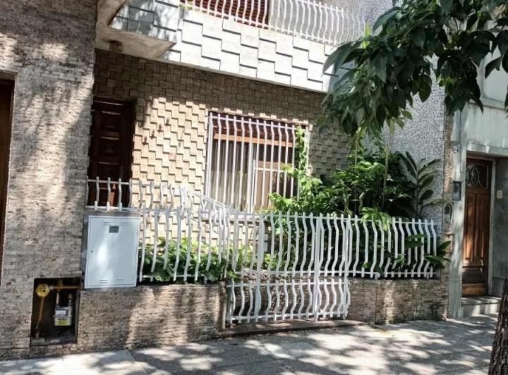 Casa en alquiler - 4 Dormitorios 2 Baños - Parque Avellaneda 2