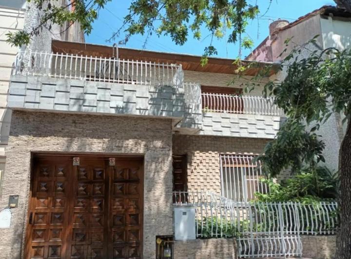 Casa en alquiler - 4 Dormitorios 2 Baños - Parque Avellaneda 1