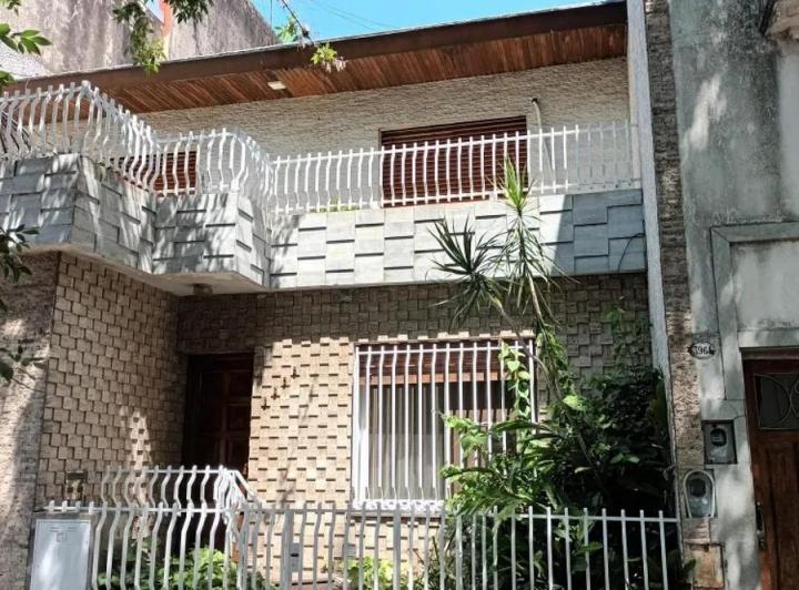 Casa en alquiler - 4 Dormitorios 2 Baños - Parque Avellaneda 5