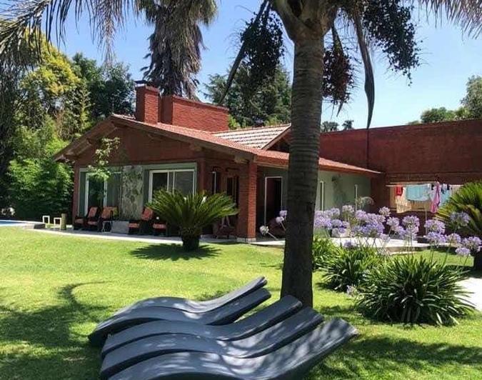 Casa en alquiler temporal - 4 dormitorios 4 baños - pileta y parque- Ezeiza 3