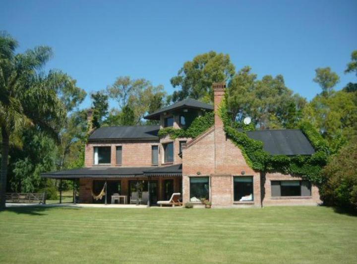 Casa en alquiler - 4 dormitorios 4 baños - 1600mts2 - San Facundo, Manuel B. Gonnet 1