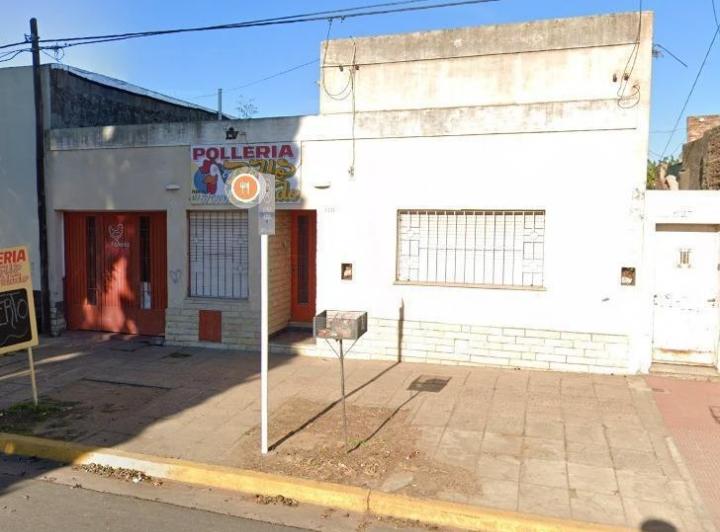 Casa en venta - 2 Dormitorios 1 Baño - Cochera - 260Mts2 - Junín 3