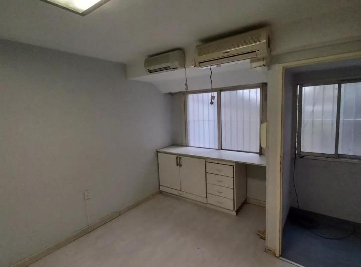 Local en alquiler - 7 Oficinas 3 Baños - 150Mts2 - Recoleta 3