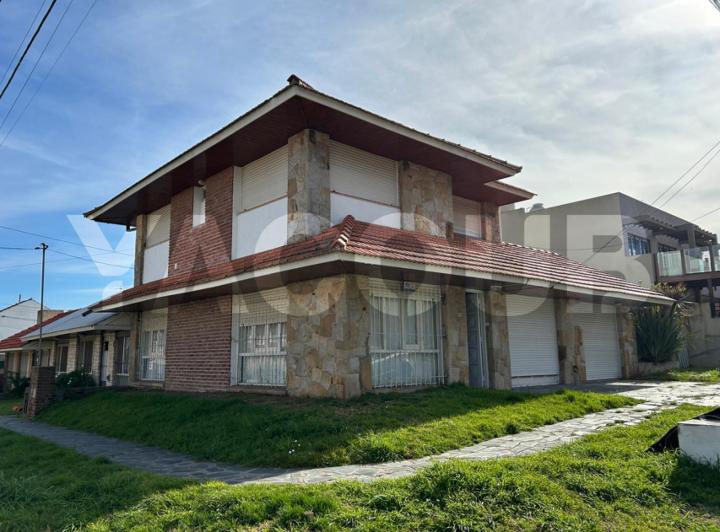 Casas en alquiler temporario - 4 Dormitorios 2 Baños - Mar del Plata 2