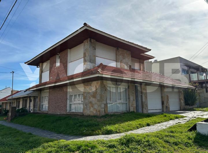 Casa en alquiler temporario - 4 Dormitorios 2 Baños - Mar del Plata 1