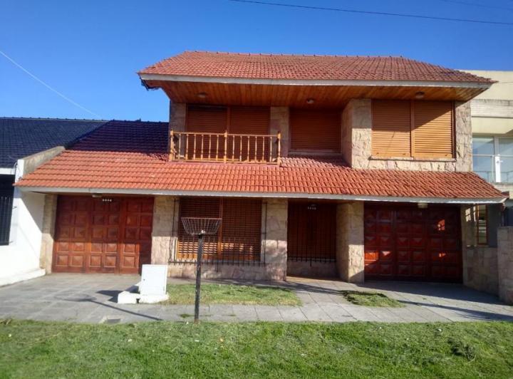 Casa en alquiler temporario - 4 Dormitorios 2 Baños - Mar del Plata 1