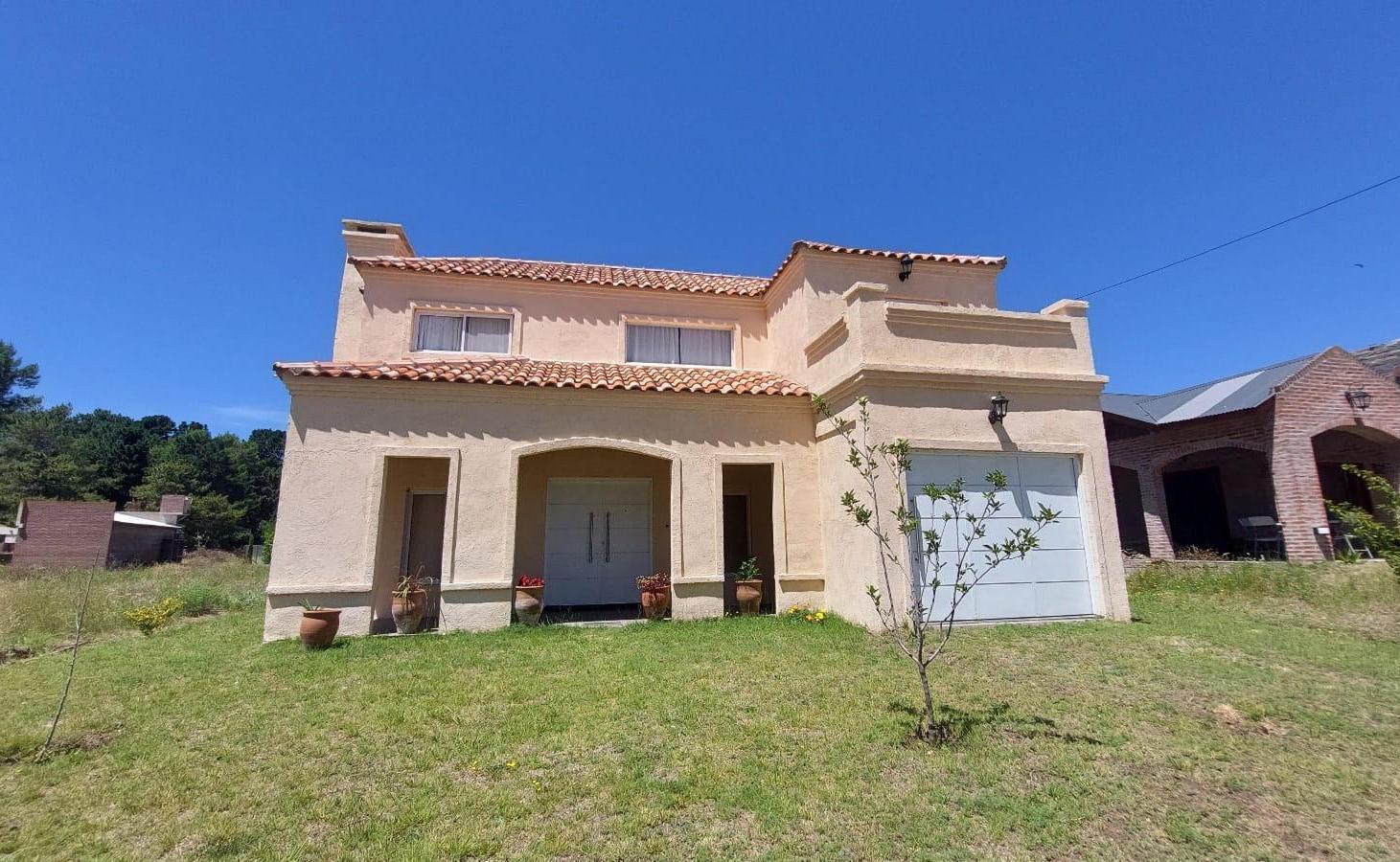 Casa en venta - 4 Dormitorios 3 Baños - Costa del Este