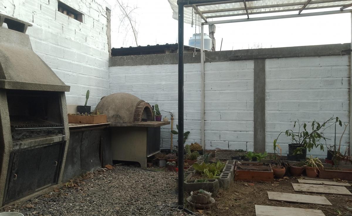 Casa en venta - 2 Dormitorios 1 Baño - Cochera - 240Mts2 - San Vicente