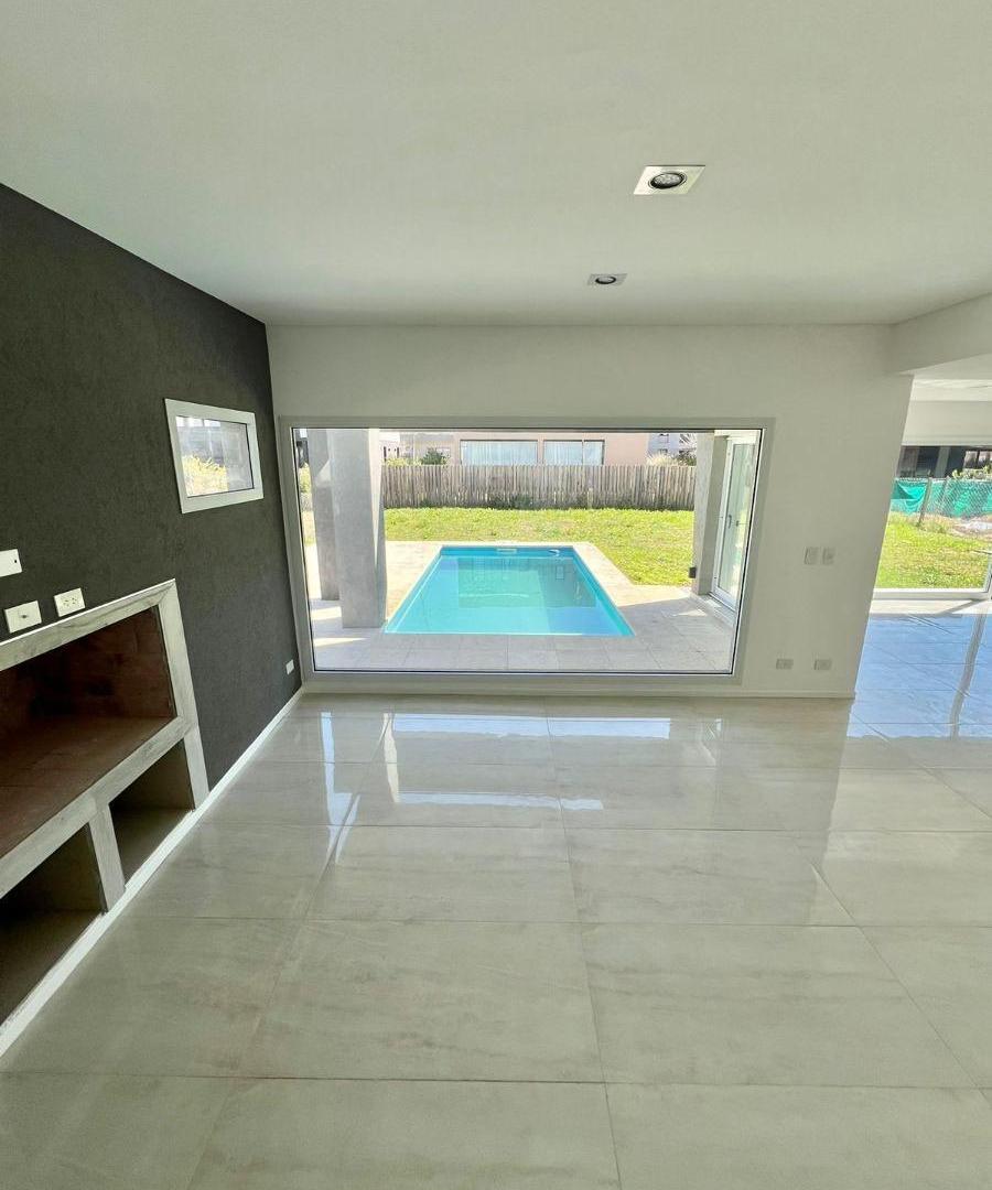 Foto de Casa en venta - 4 Dormitorios 4 Baños - Cochera - 500Mts2 - Pilar, imagen 4