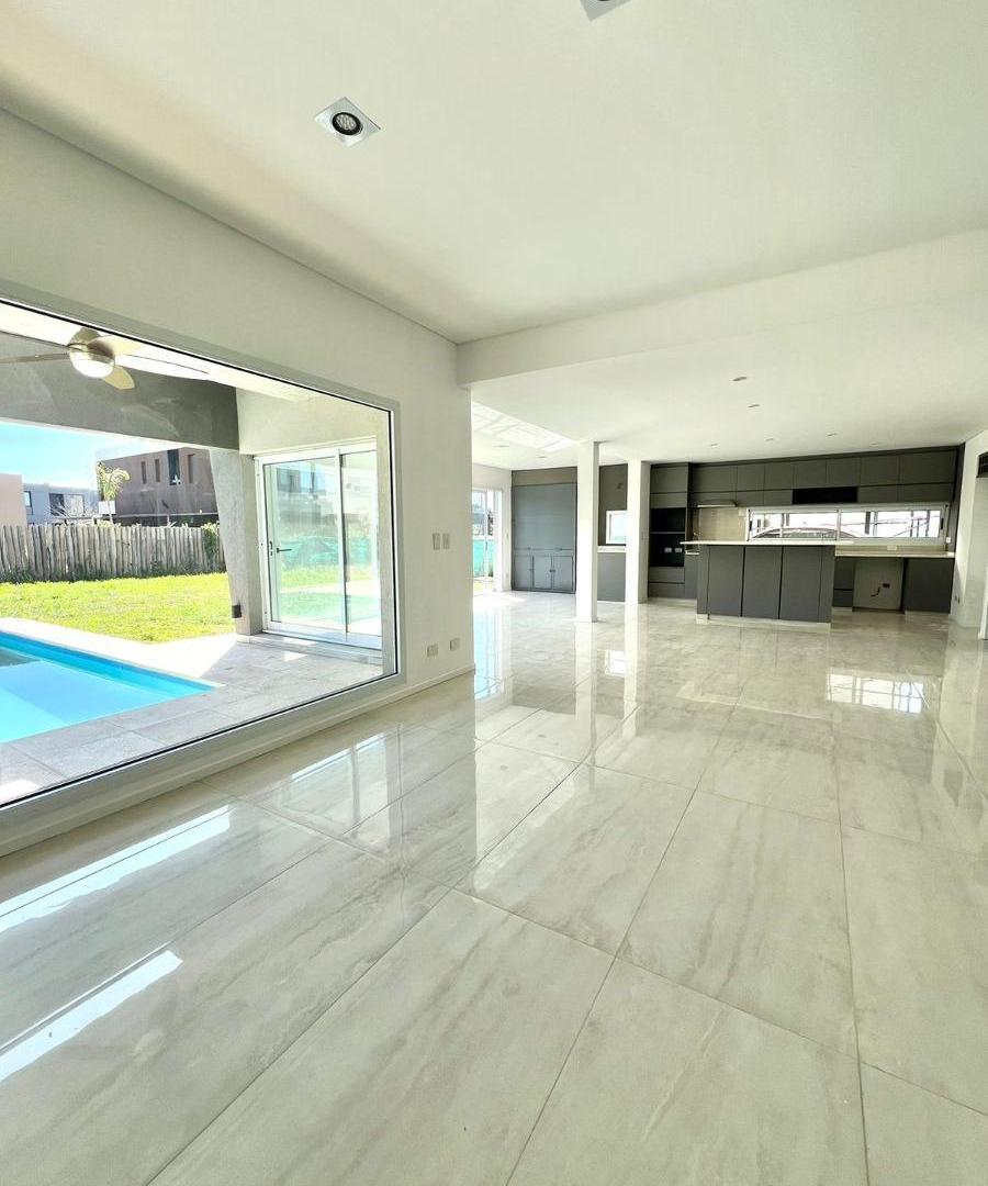 Foto de Casa en venta - 4 Dormitorios 4 Baños - Cochera - 500Mts2 - Pilar, imagen 5