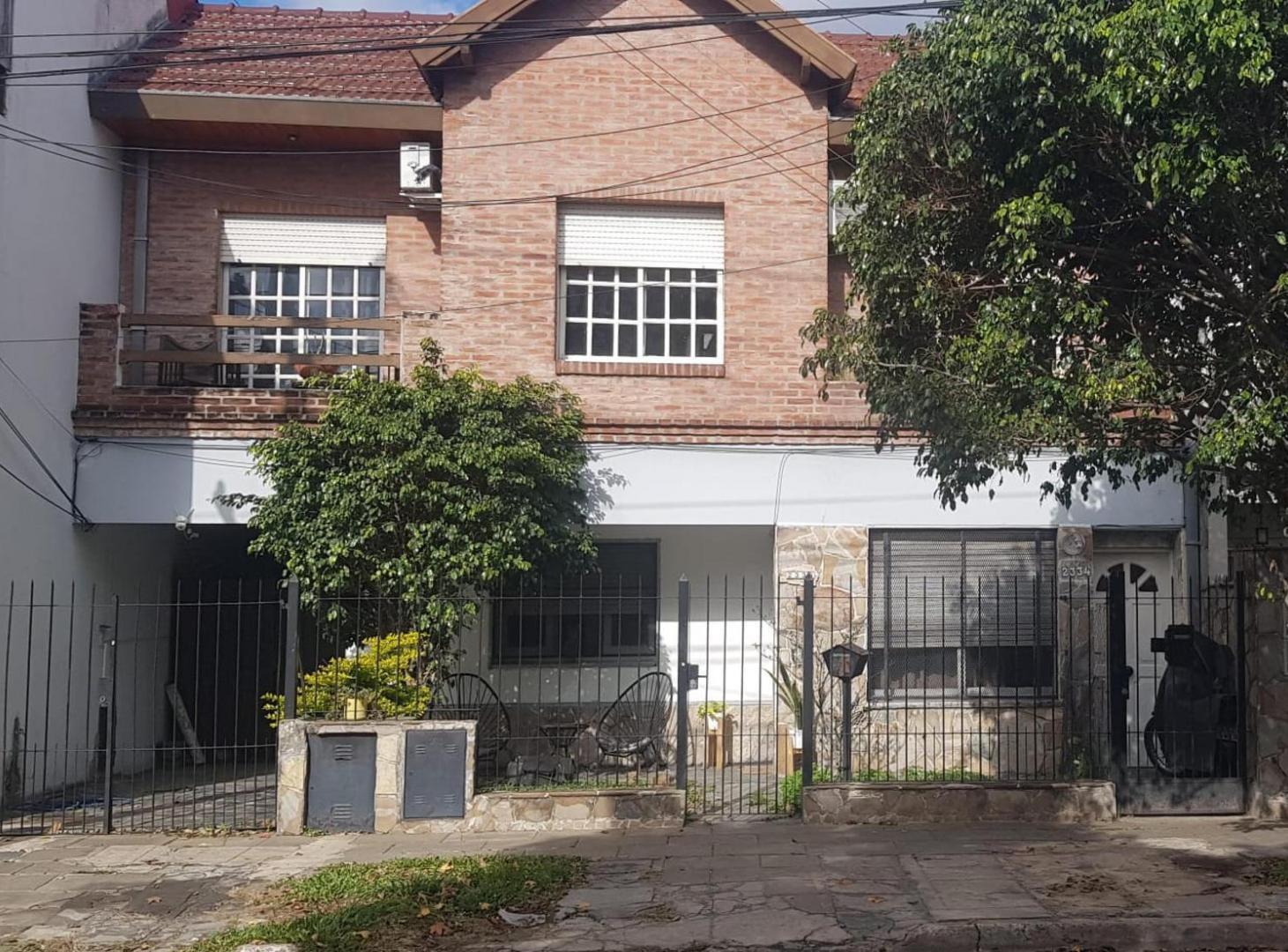 Casa multifamiliar en venta - 9 Dormitorios 6 Baños - San Isidro
