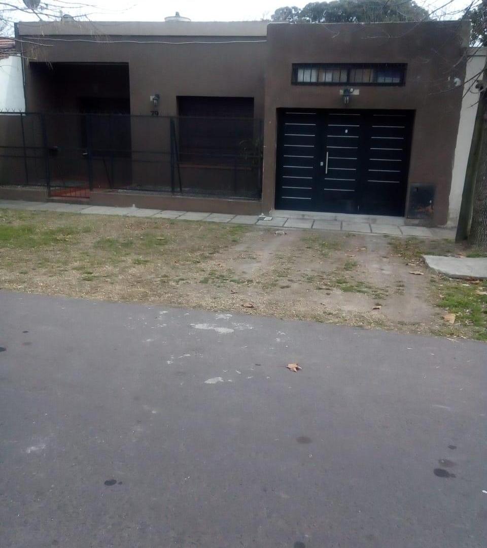 Casa en venta - 2 Dormitorios 1 Baño - Cochera - 242Mts2 - Ensenada