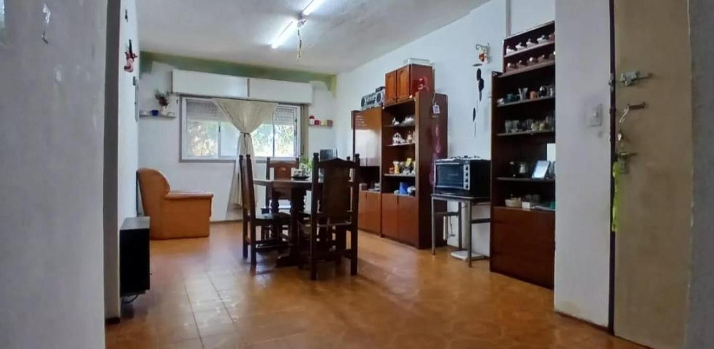 Foto de Departamento en venta - 2 Dormitorios 1 Baño - Cochera - 64Mts2 - Wilde, imagen 2