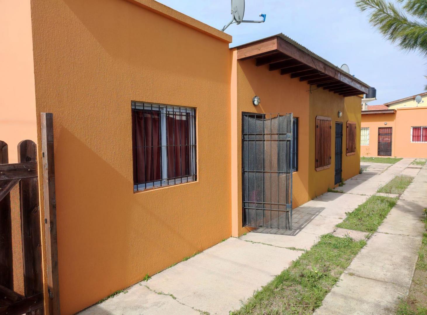 Casa en venta - 2 Dormitorios 1 Baño - 70mts2 - Mar Del Tuyu