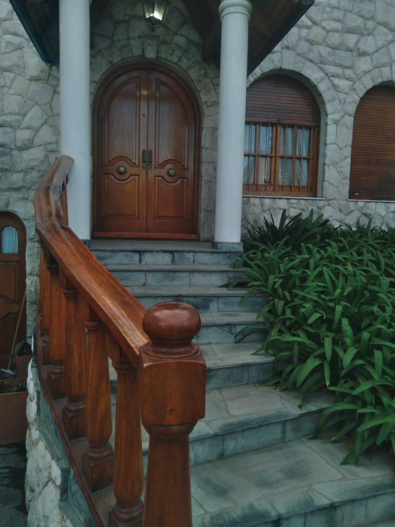 Casa en venta - 4 Dormitorios 4 Baños - Bahía Blanca