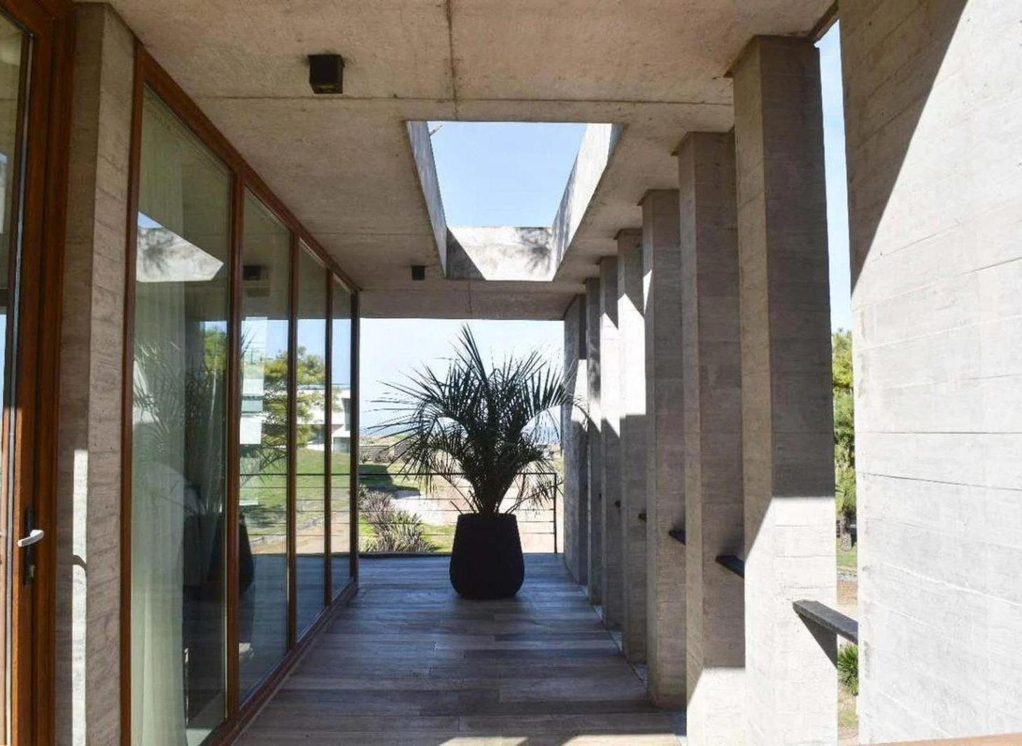 Casa en venta - 5 Dormitorios 5 Baños - Pinamar