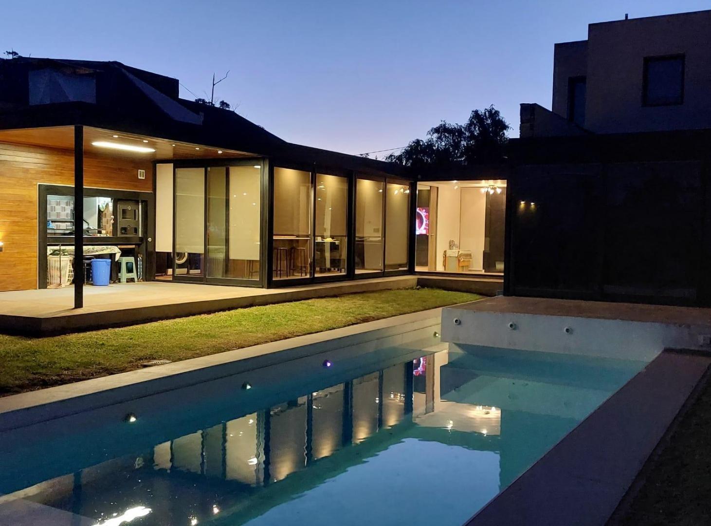 Casa en venta - 3 Dormitorios 4 Baños - Cocheras - 460Mts2 - Mar del Plata