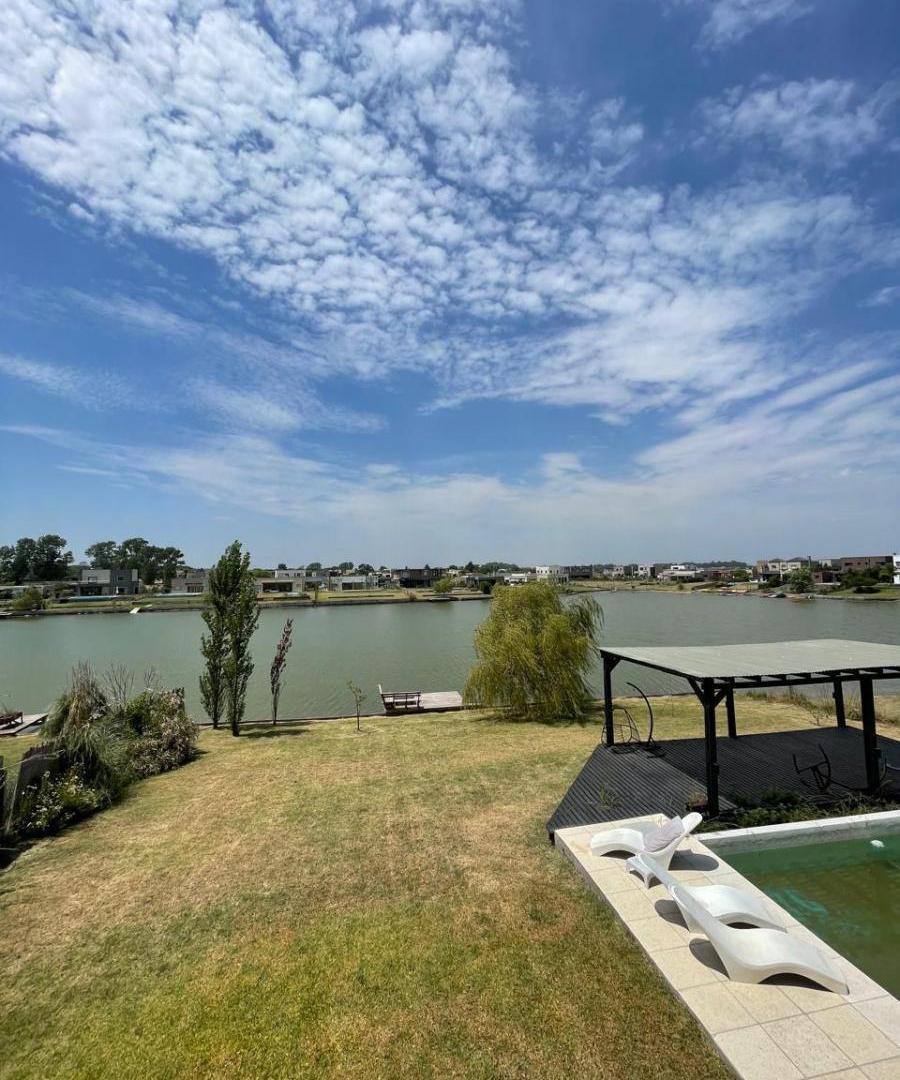 Casa en venta - 3 Dormitorios 3 Baños - 2.000Mts2 - Pilar