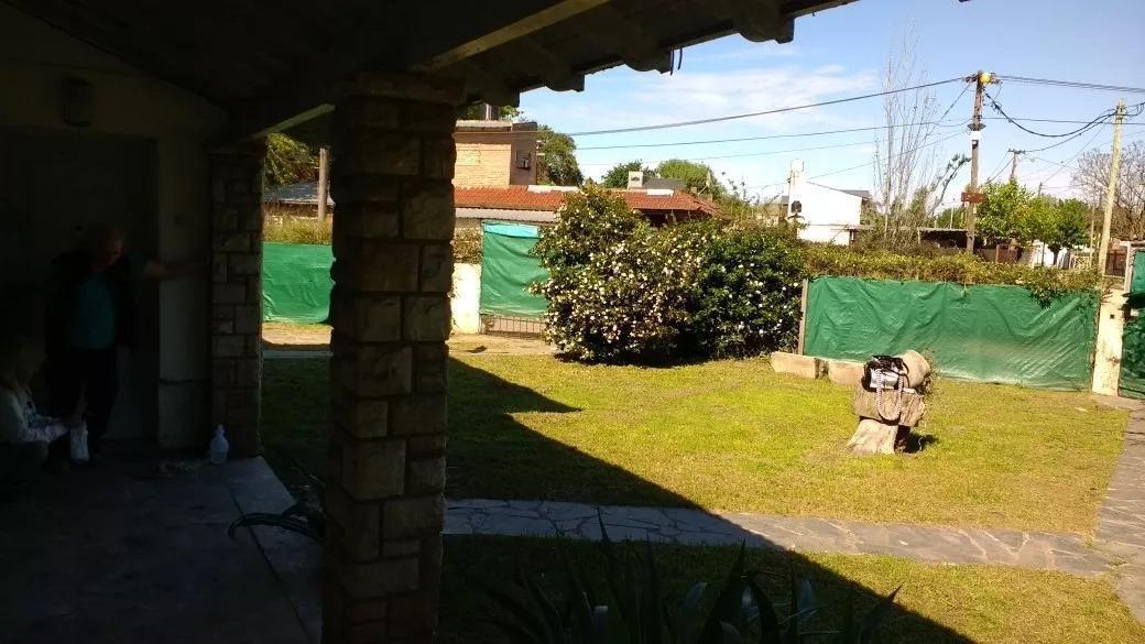 Casa en venta - 3 Dormitorios 2 Baños - 916Mts2 - Garín