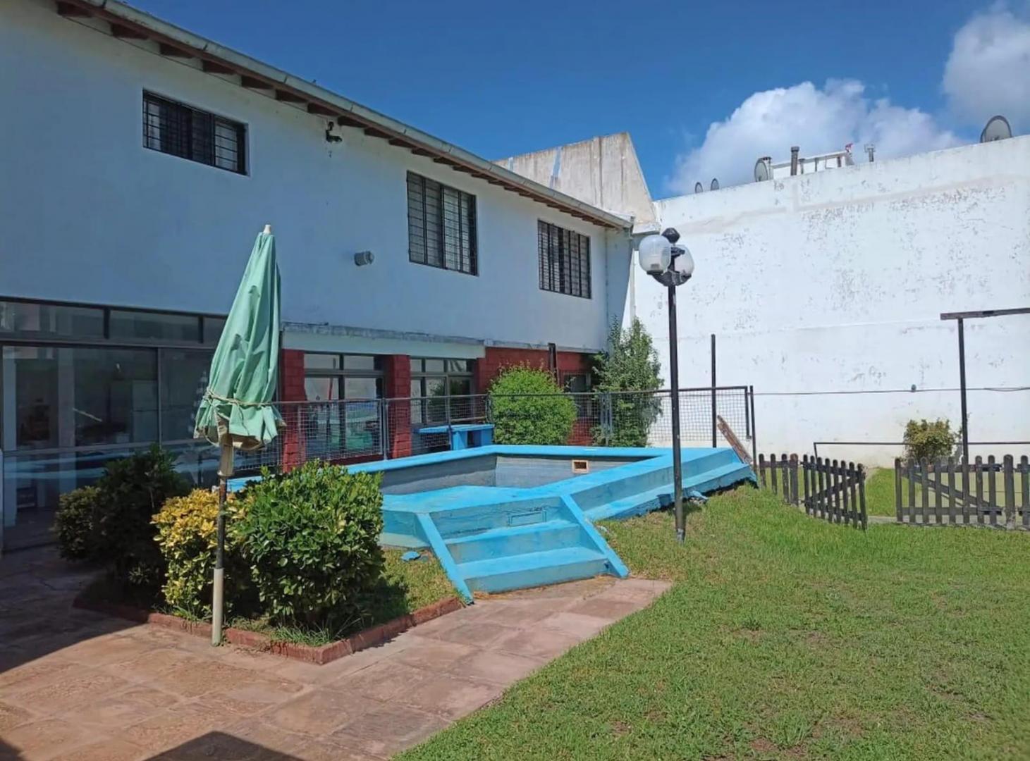 Casa en venta - 4 Dormitorios 6 Baños - San Clemente del Tuyú