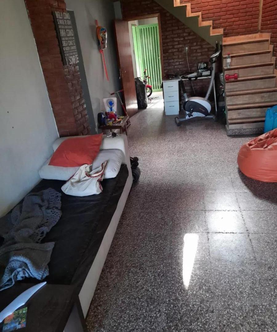 Foto de Casa en venta - 3 Dormitorios 2 Baños - 330Mts2 - Mar del Plata, imagen 2