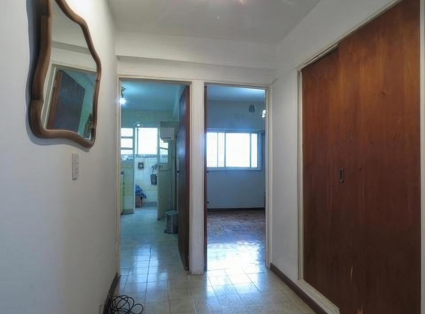 Foto de Departamento en venta - 2 Dormitorios 1 Baño - 65 mts2 - Wilde, imagen 2