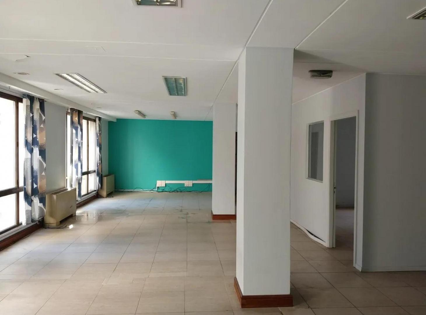Oficina Comercial en alquiler - 22 Despachos 6 Baños - San Nicolás