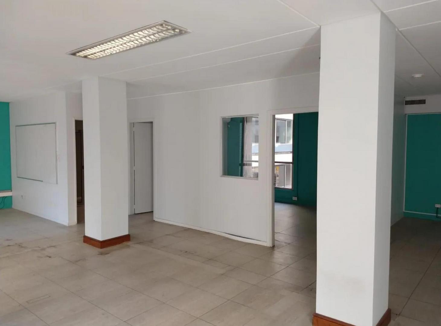 Oficina Comercial en alquiler - 22 Despachos 6 Baños - San Nicolás
