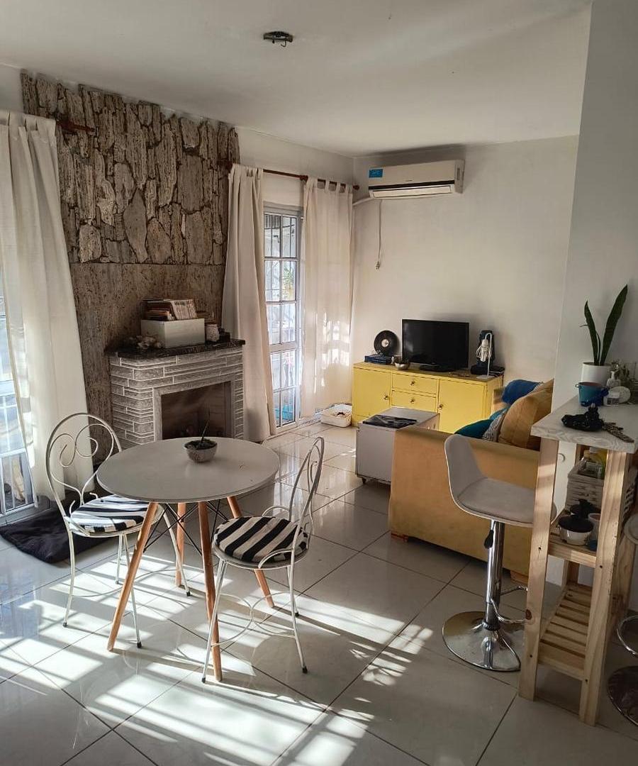 Dúplex en venta - 3 Dormitorios 2 Baños - Cochera - 134Mts2 - Villa Elvira
