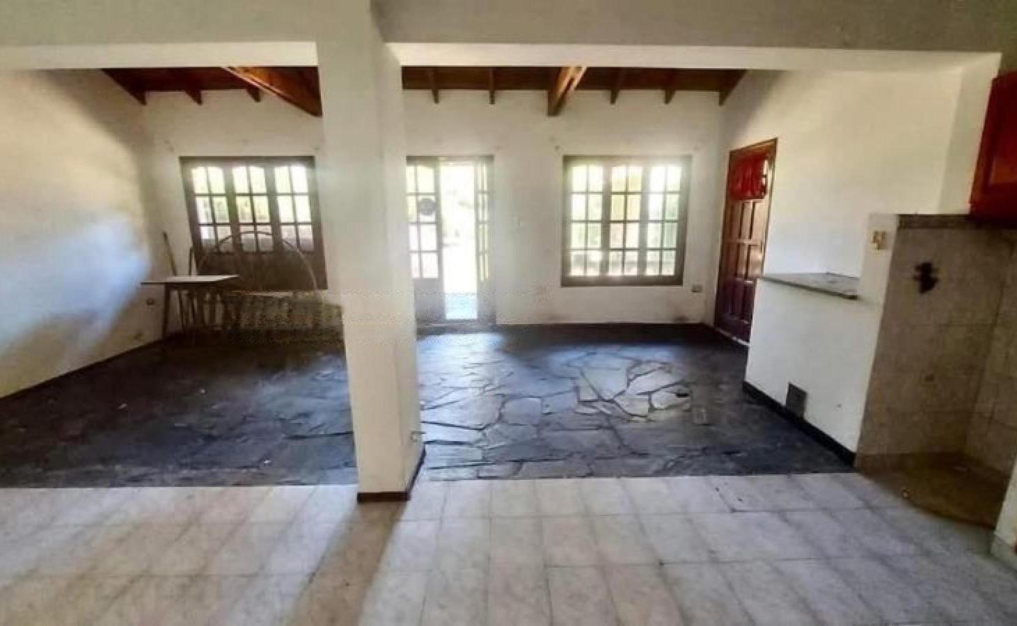 Casa en venta - 3 Dormitorios 1 Baño - Villa Elisa