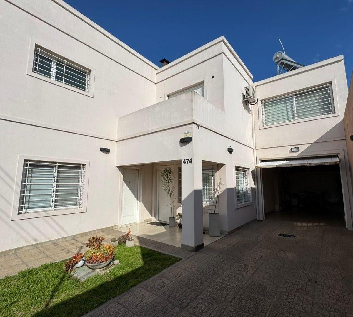 Casa en venta - 4 Dormitorios 2 Baños - Chivilcoy