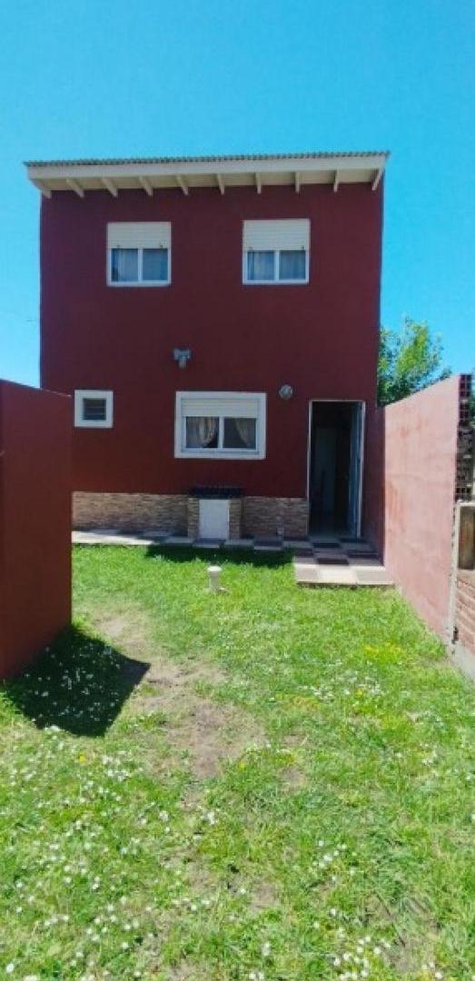 Casa en venta - 3 Dormitorios 2 Baños - 300Mts2 - Santa Clara del Mar
