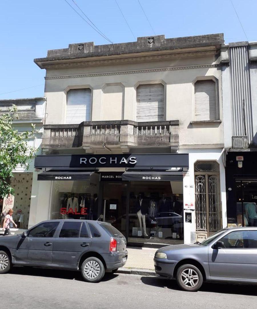 Casa en venta - 8 Dormitorios 2 Baños - 236Mts2 - La Plata