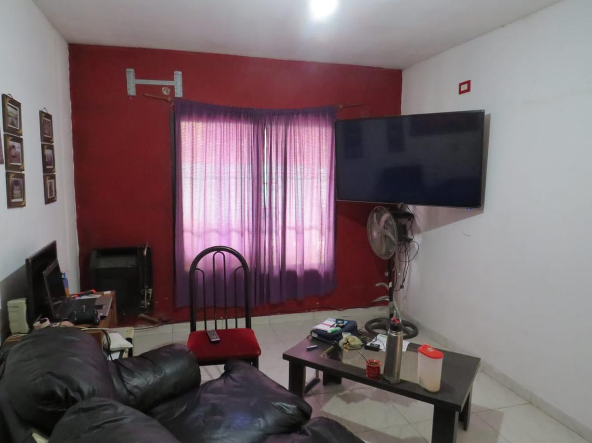 Foto de Casa en venta - 1dormitorio 1 baño - 250mts2 - Manuel B. Gonnet, La, imagen 3