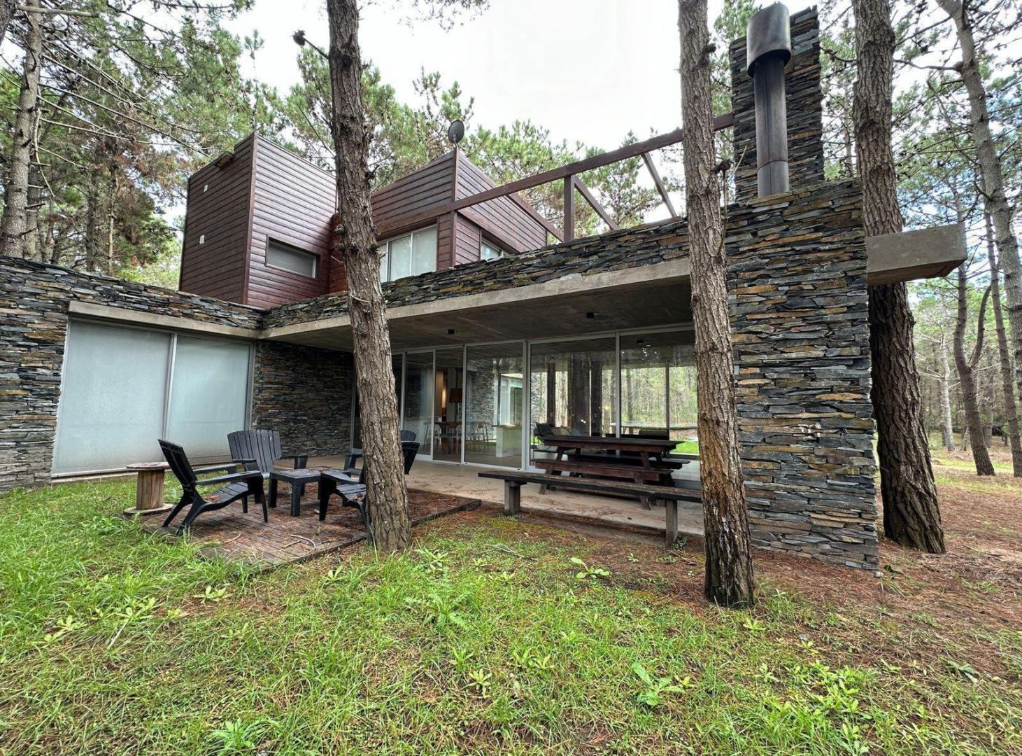 Casa en venta - 3 Dormitorios 3 Baños - Pinamar