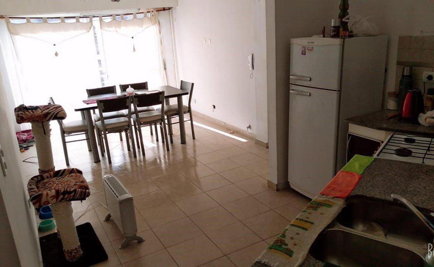 Departamento en venta - 2 dormitorios 1 baño - cochera - 75 mts2 - Burzaco