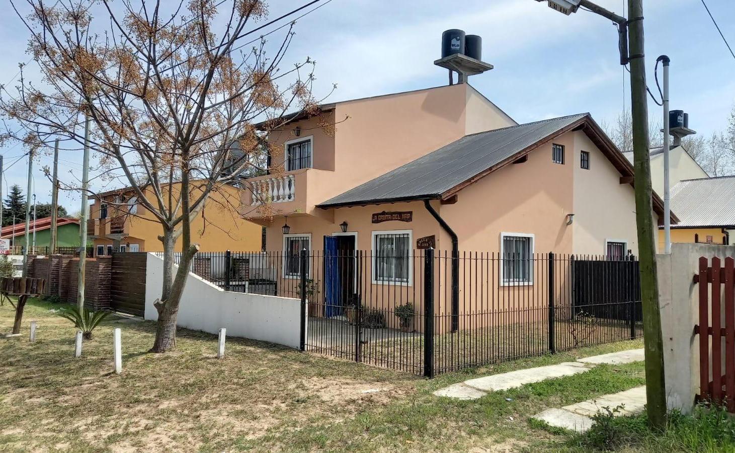 Casa en venta - 2 Dormitorios 2 Baños - Mar del Tuyú