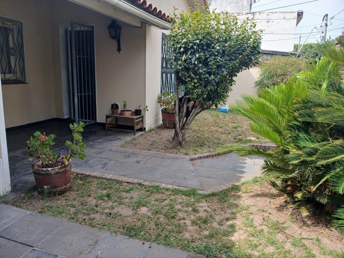 Casa en venta - 2 Dormitorios 2 Baños - 400mts2 - Moreno