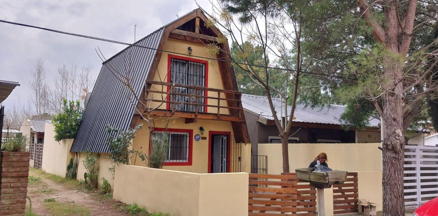 Casa en venta - 2 Dormitorios 2 Baños - Cochera - 106Mts2 - Las Toninas
